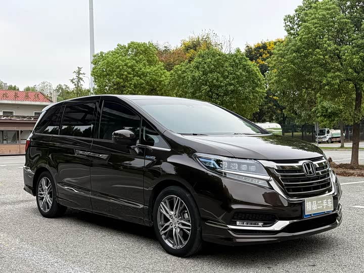 Фото 4 - Honda Elysion