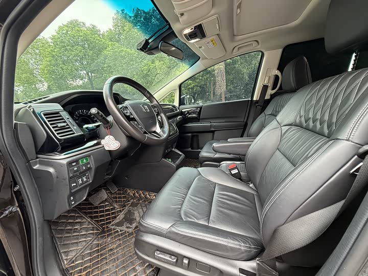 Фото 5 - Honda Elysion