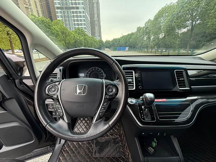 Фото 9 - Honda Elysion