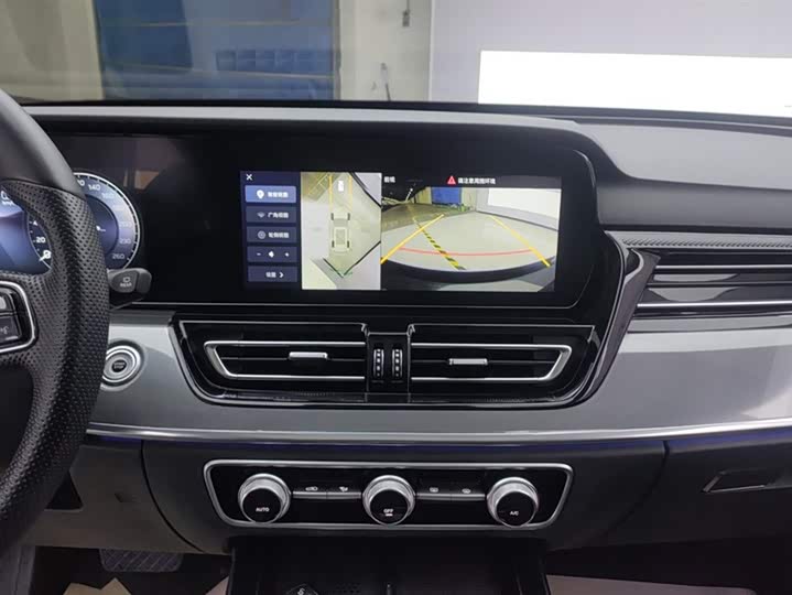 Фото 13 - Hongqi HS5