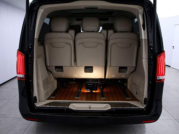 Фото 15 - Mercedes-Benz V-Class