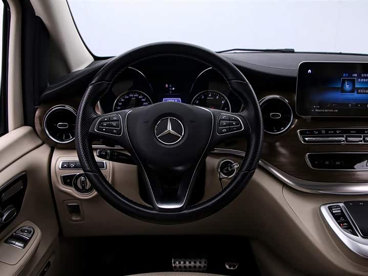 Фото 7 - Mercedes-Benz V-Class