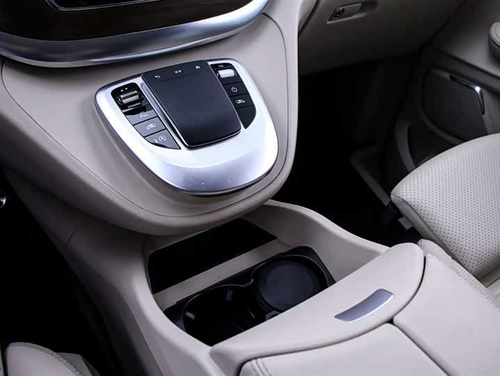 Фото 9 - Mercedes-Benz V-Class