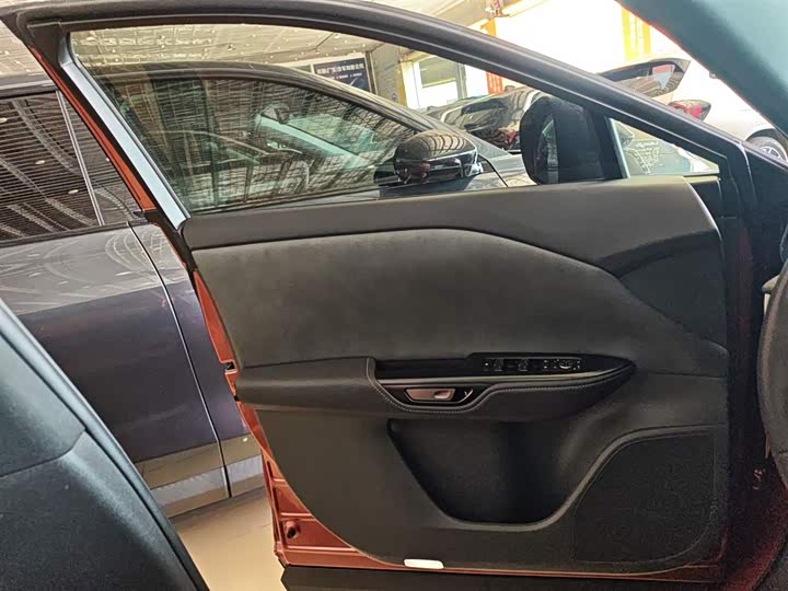 Фото 28 - Lexus RZ