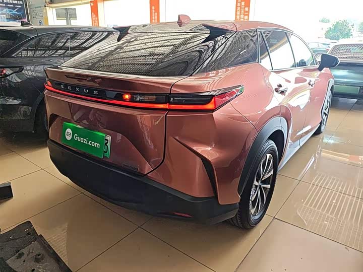 Фото 7 - Lexus RZ