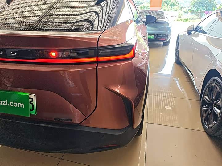 Фото 8 - Lexus RZ