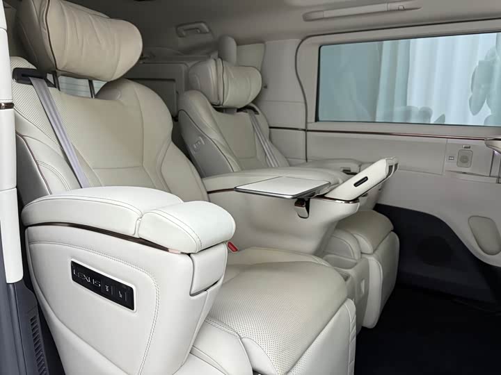 Фото 12 - Lexus LM