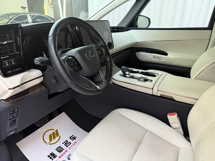 Фото 6 - Lexus LM