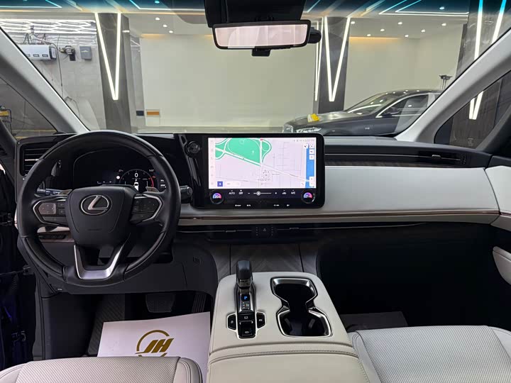 Фото 9 - Lexus LM