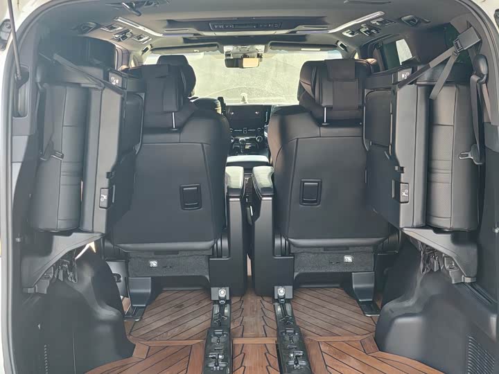 Фото 11 - Toyota Alphard