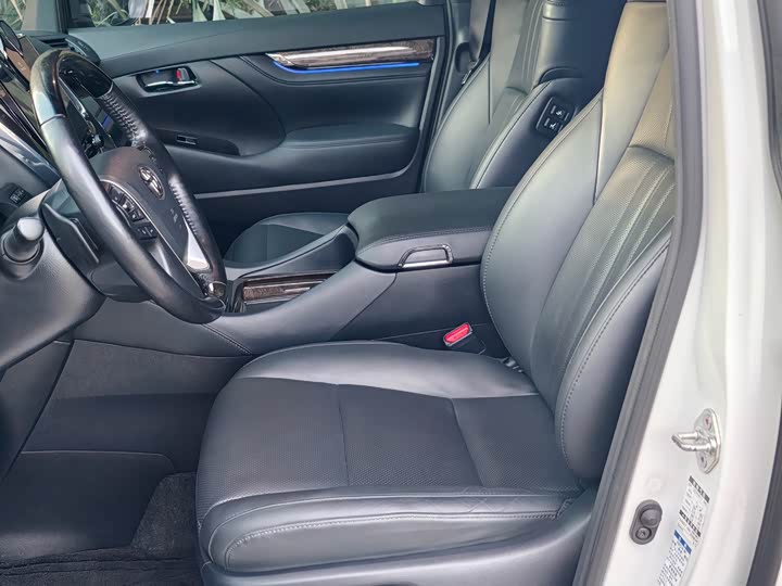 Фото 12 - Toyota Alphard