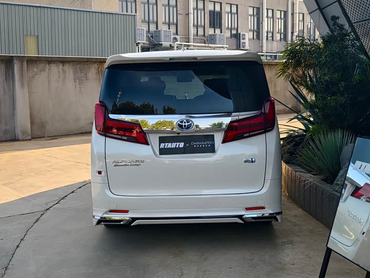 Фото 2 - Toyota Alphard