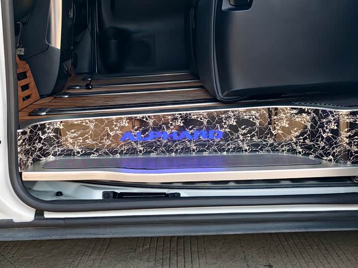 Фото 8 - Toyota Alphard