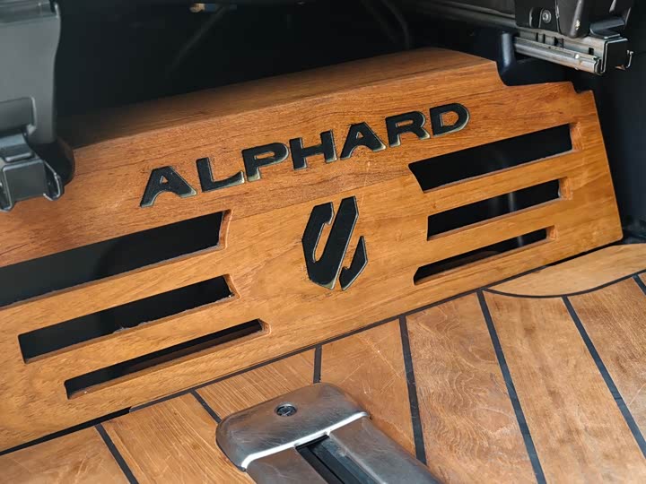 Фото 9 - Toyota Alphard