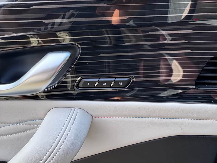 Фото 11 - Geely Monjaro