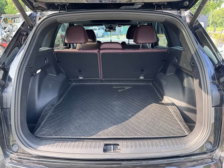 Фото 12 - Geely Monjaro