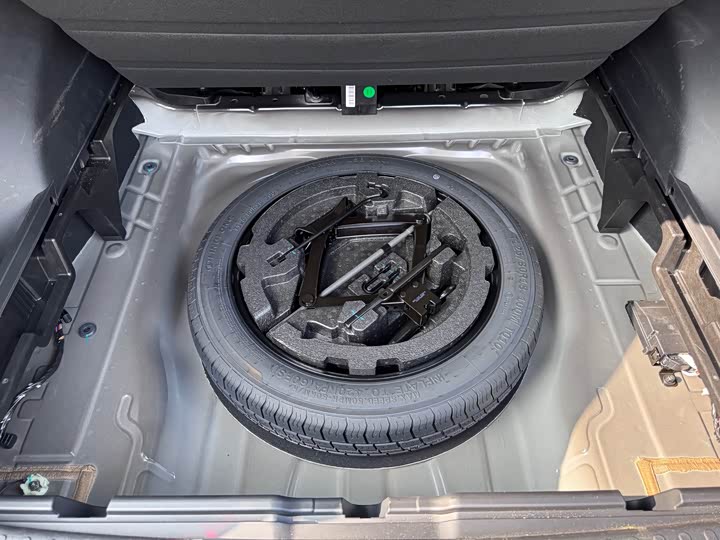 Фото 13 - Geely Monjaro