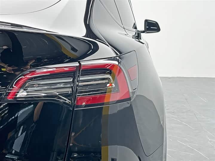 Фото 10 - Tesla Model Y