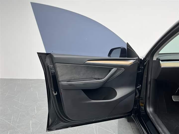 Фото 14 - Tesla Model Y