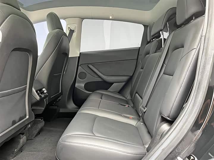 Фото 17 - Tesla Model Y