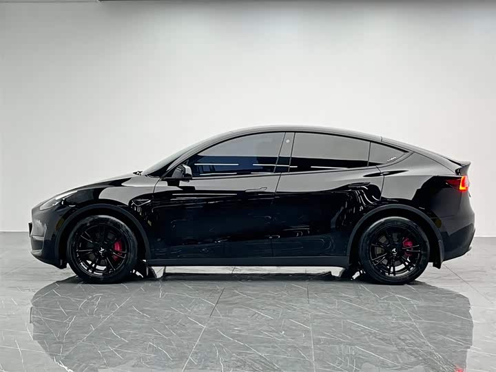 Фото 3 - Tesla Model Y