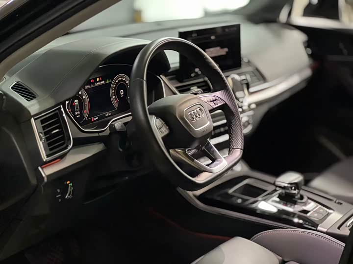 Фото 4 - Audi Q5L