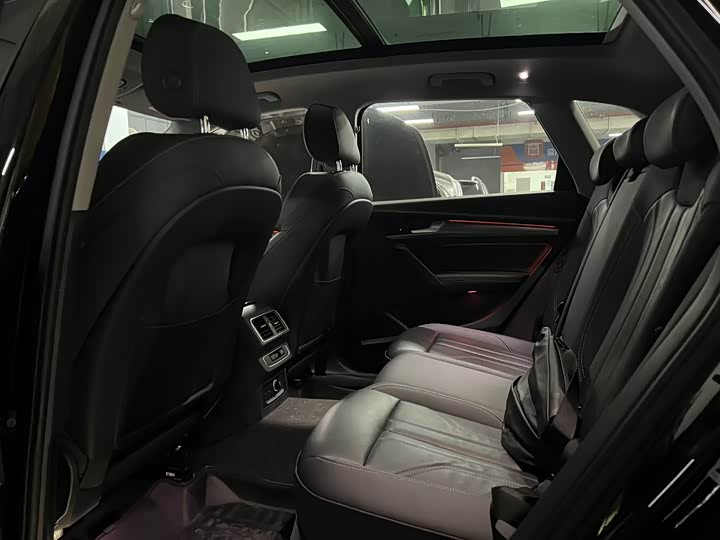 Фото 7 - Audi Q5L