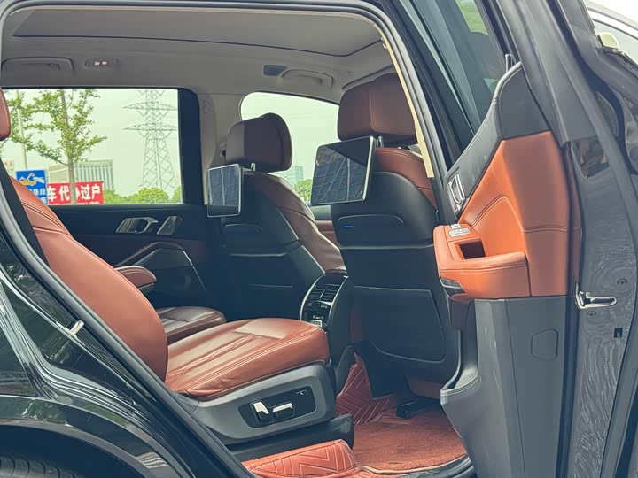 Фото 14 - BMW X7