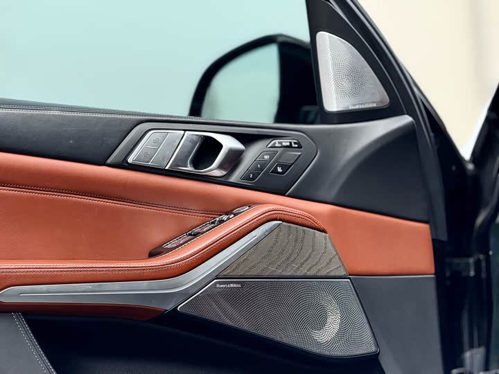 Фото 17 - BMW X7