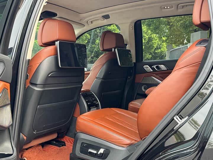 Фото 18 - BMW X7