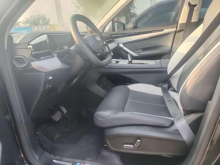 Фото 5 - Geely Atlas L