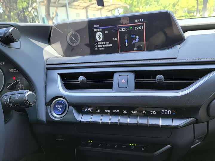 Фото 11 - Lexus UX Hybrid