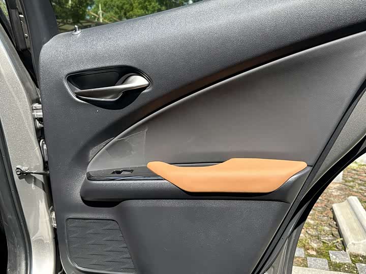 Фото 14 - Lexus UX Hybrid