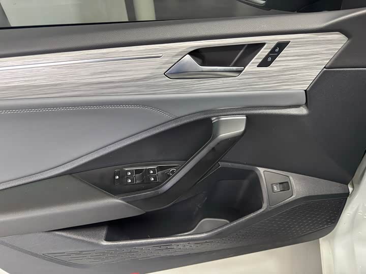 Фото 10 - Volkswagen Sagitar L