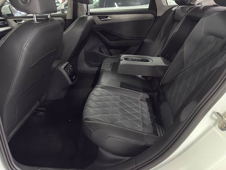 Фото 11 - Volkswagen Sagitar L