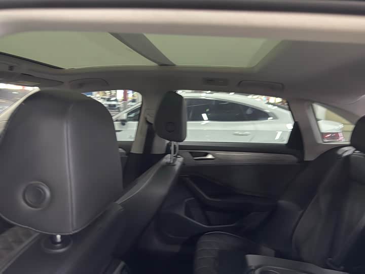 Фото 12 - Volkswagen Sagitar L