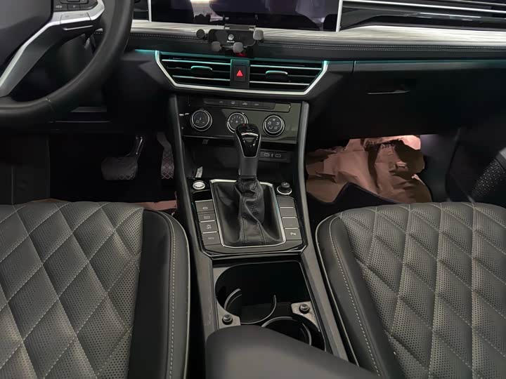 Фото 16 - Volkswagen Sagitar L