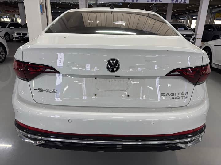 Фото 18 - Volkswagen Sagitar L