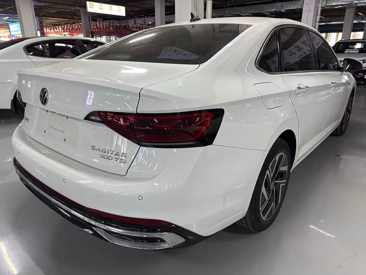 Фото 19 - Volkswagen Sagitar L