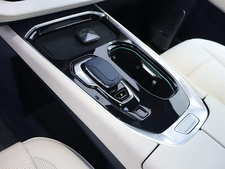 Фото 12 - Zeekr 009