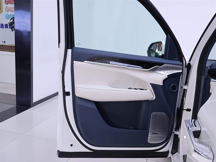 Фото 18 - Zeekr 009