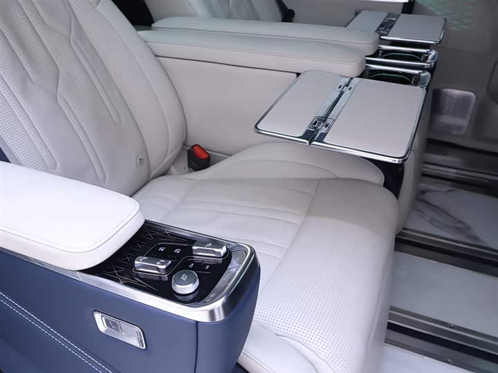 Фото 24 - Zeekr 009