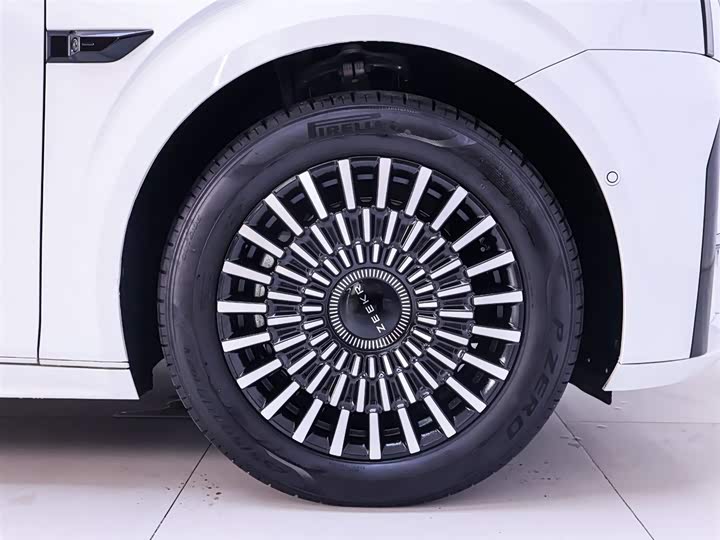 Фото 6 - Zeekr 009