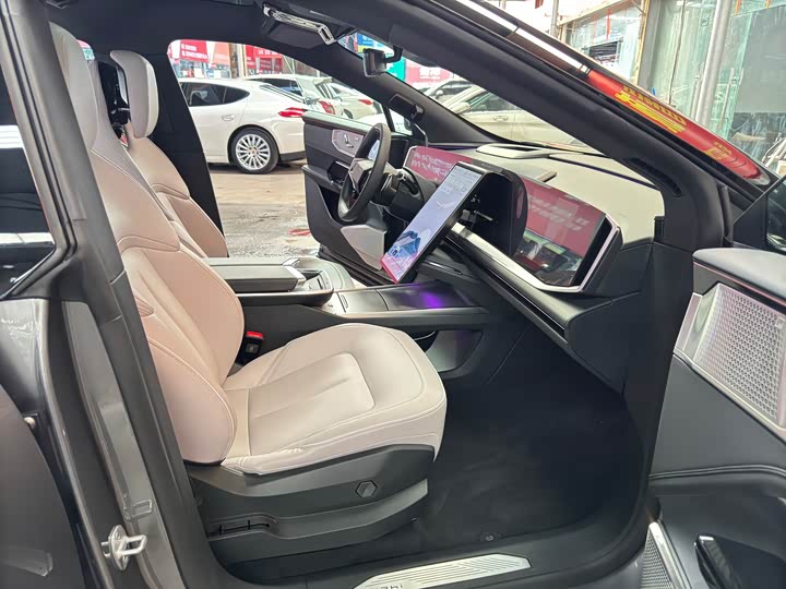 Фото 4 - HiPhi Y