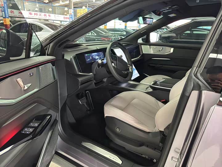 Фото 4 - HiPhi Y