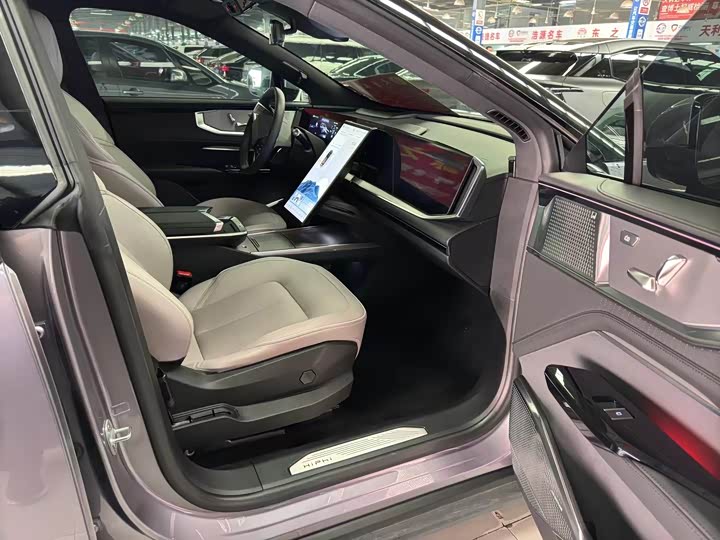 Фото 6 - HiPhi Y