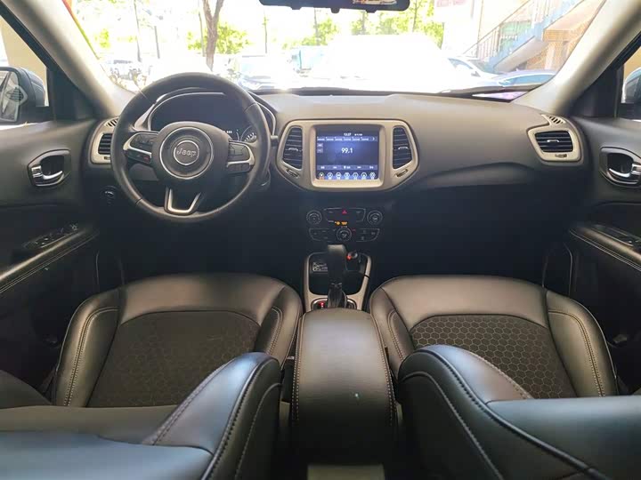 Фото 10 - Jeep Compass