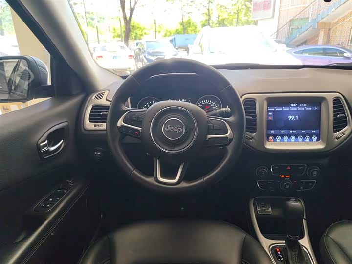 Фото 11 - Jeep Compass