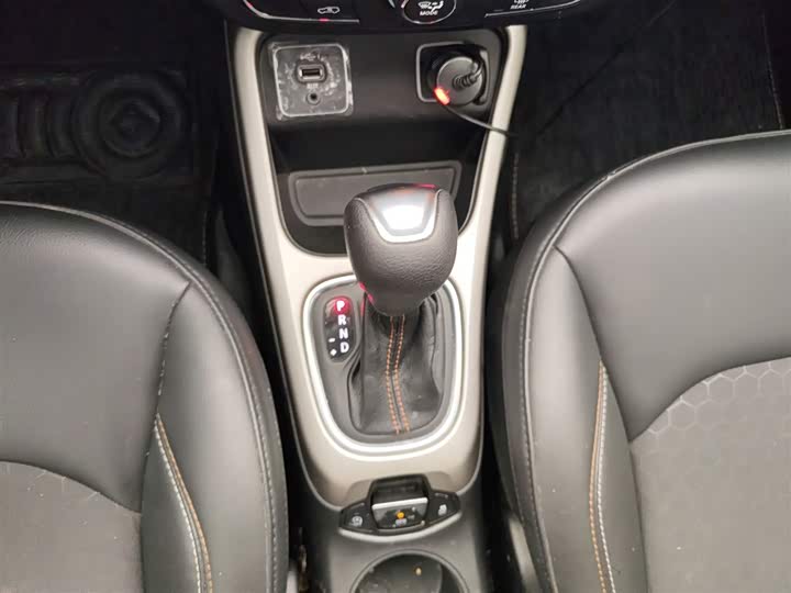 Фото 14 - Jeep Compass