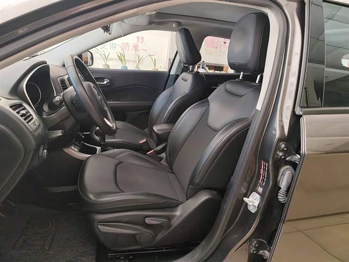 Фото 15 - Jeep Compass